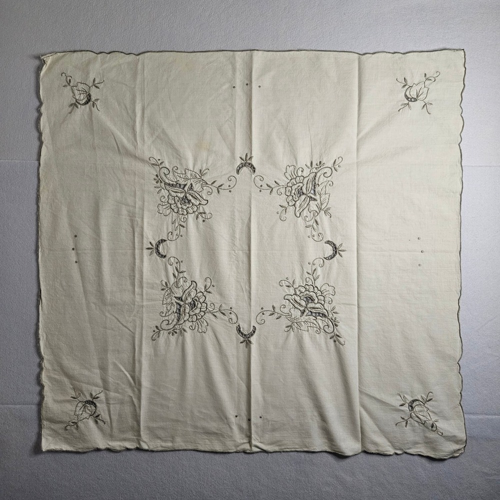 Vintage Embroidered Floral Cutwork Square Tablecloth Scalloped Edge Cream 32x32